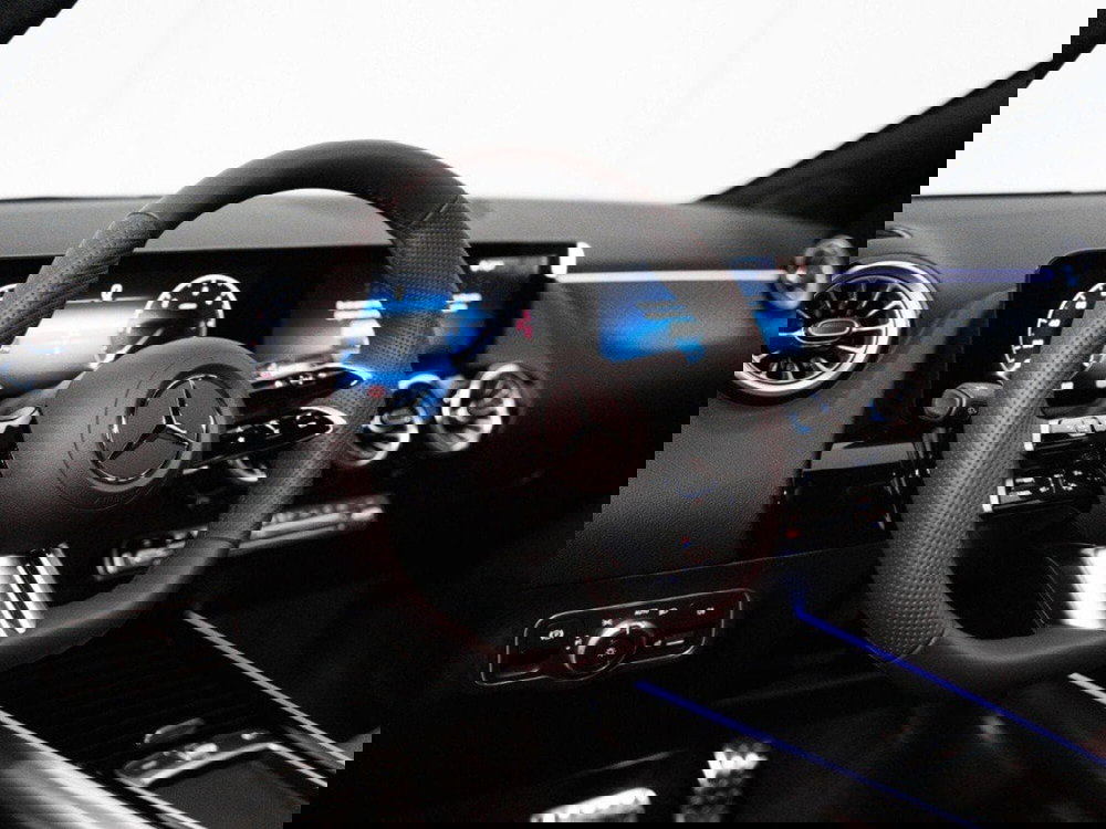 Mercedes-Benz GLA SUV nuova a Macerata (12)