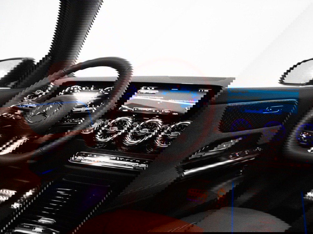 Mercedes-Benz GLA SUV nuova a Macerata (18)