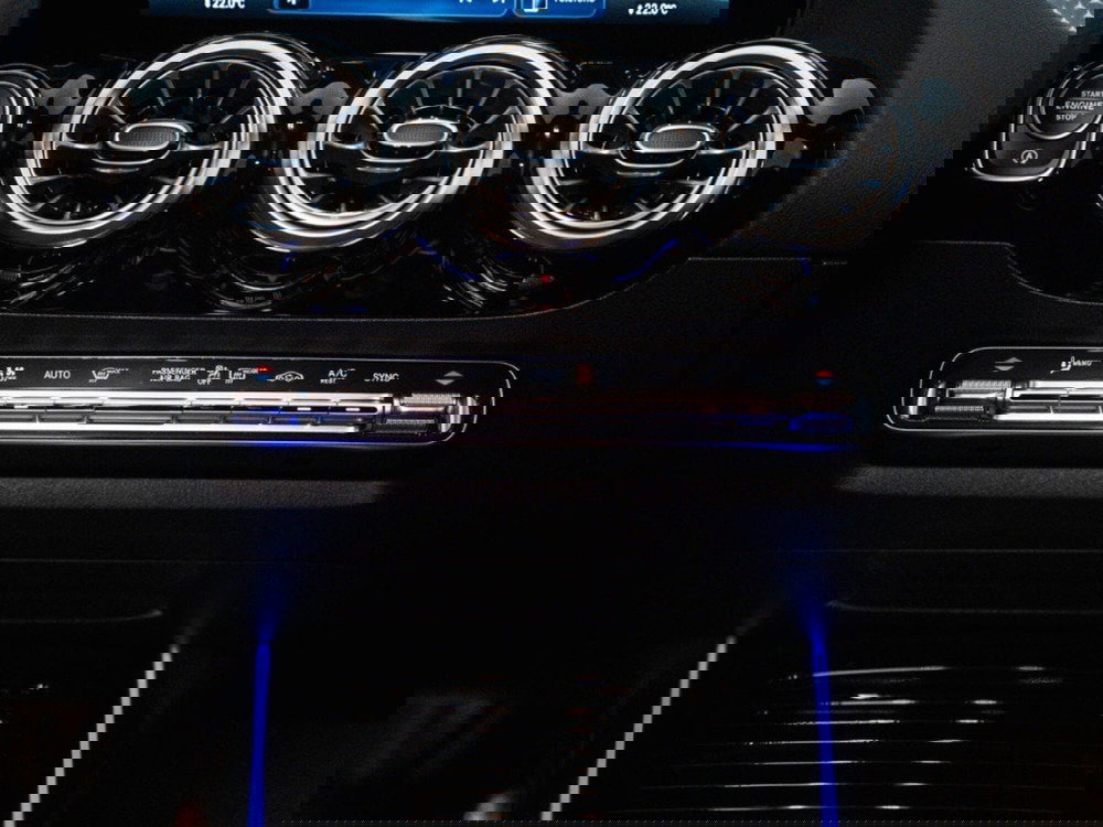 Mercedes-Benz GLA SUV nuova a Macerata (20)