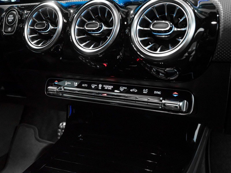 Mercedes-Benz Classe A nuova a Ancona (19)