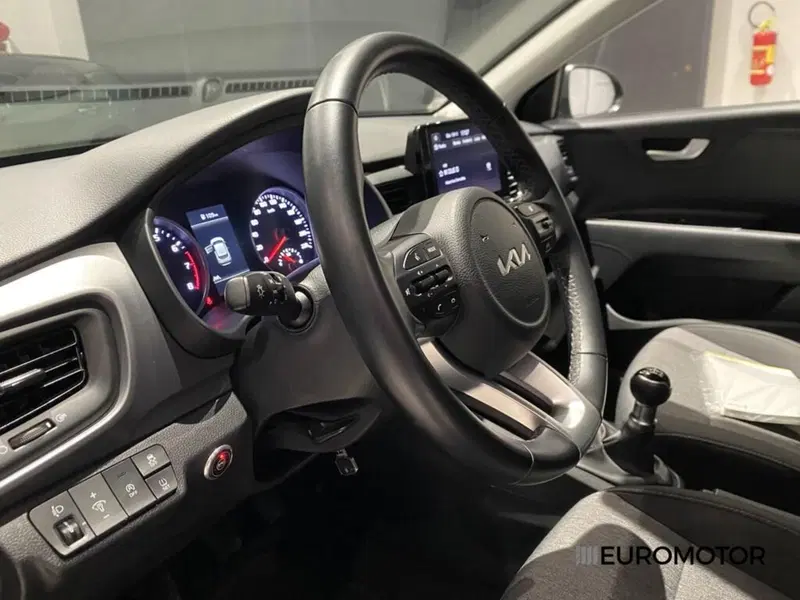 Kia Stonic usata a Bari (13)