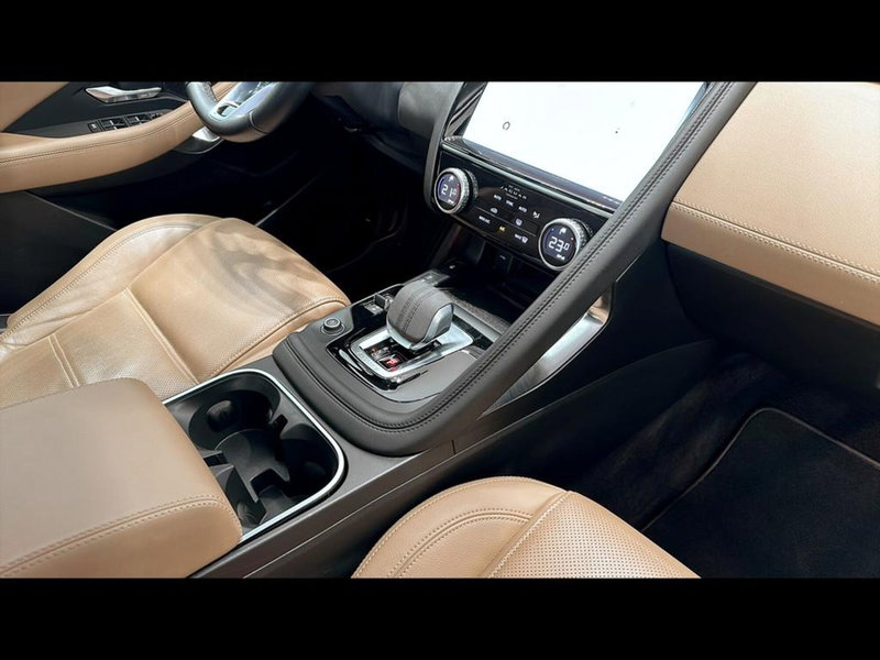 Jaguar E-Pace usata a Varese (13)