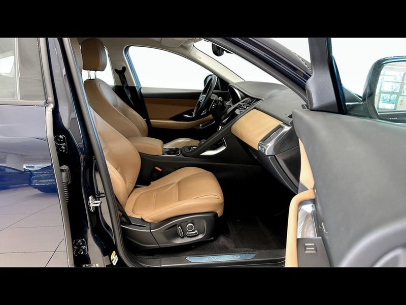 Jaguar E-Pace usata a Varese (3)