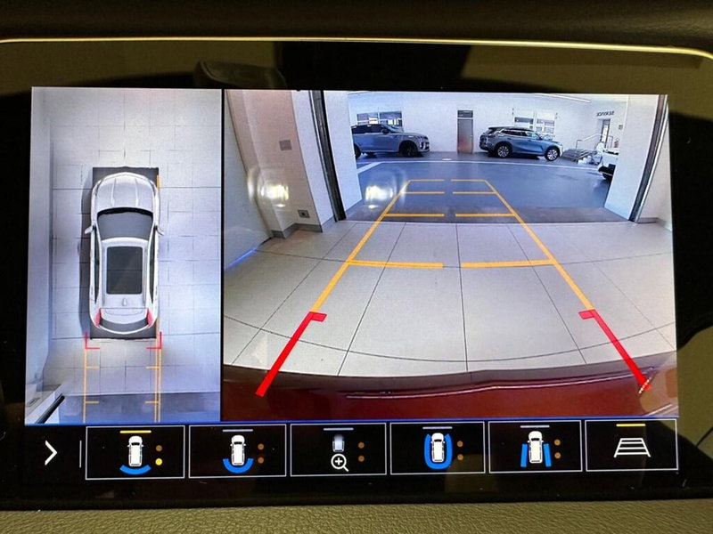 Cadillac XT4 usata a Varese (12)