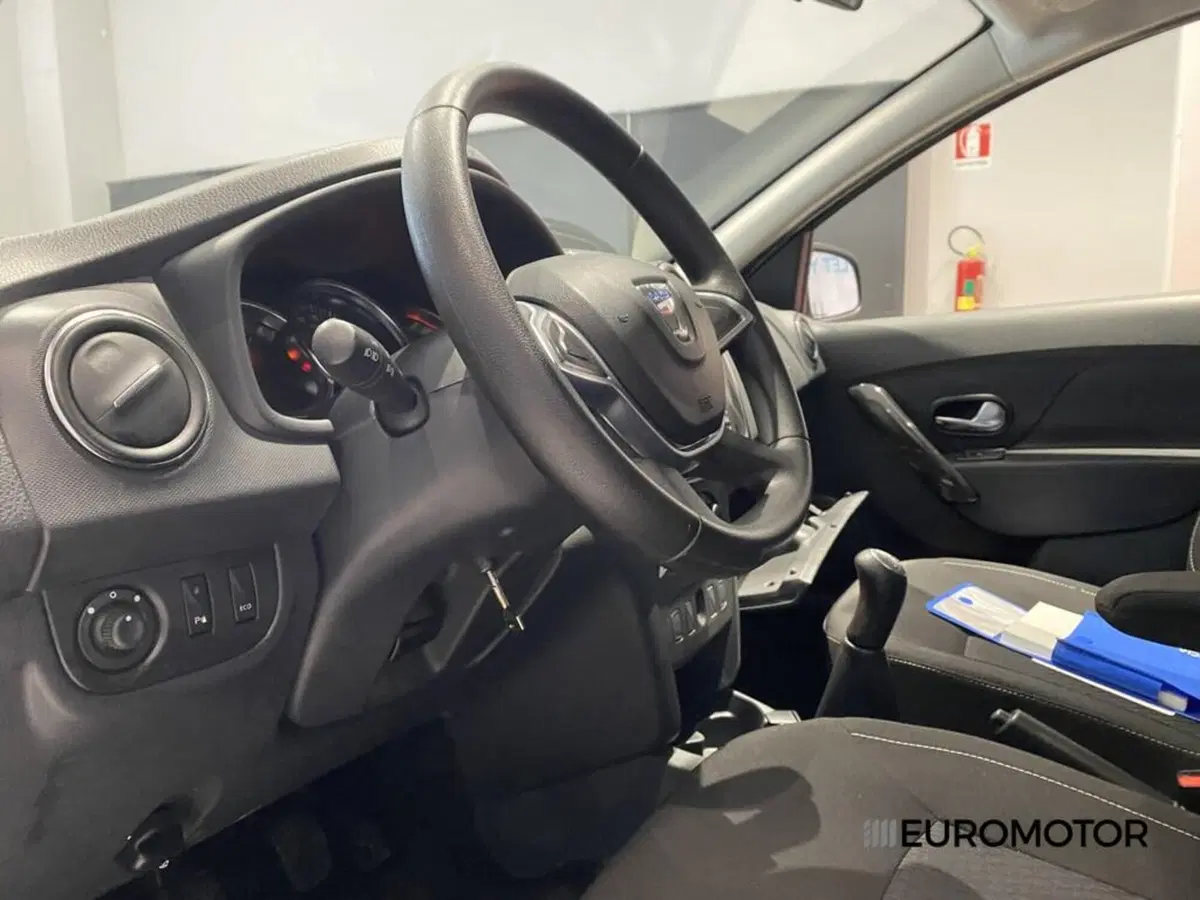 Dacia Sandero usata a Bari (10)