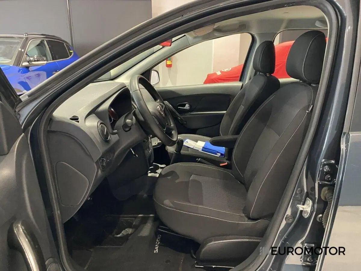 Dacia Sandero usata a Bari (11)
