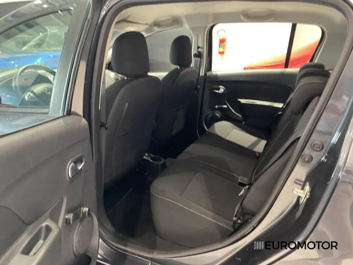 Dacia Sandero usata a Bari (12)