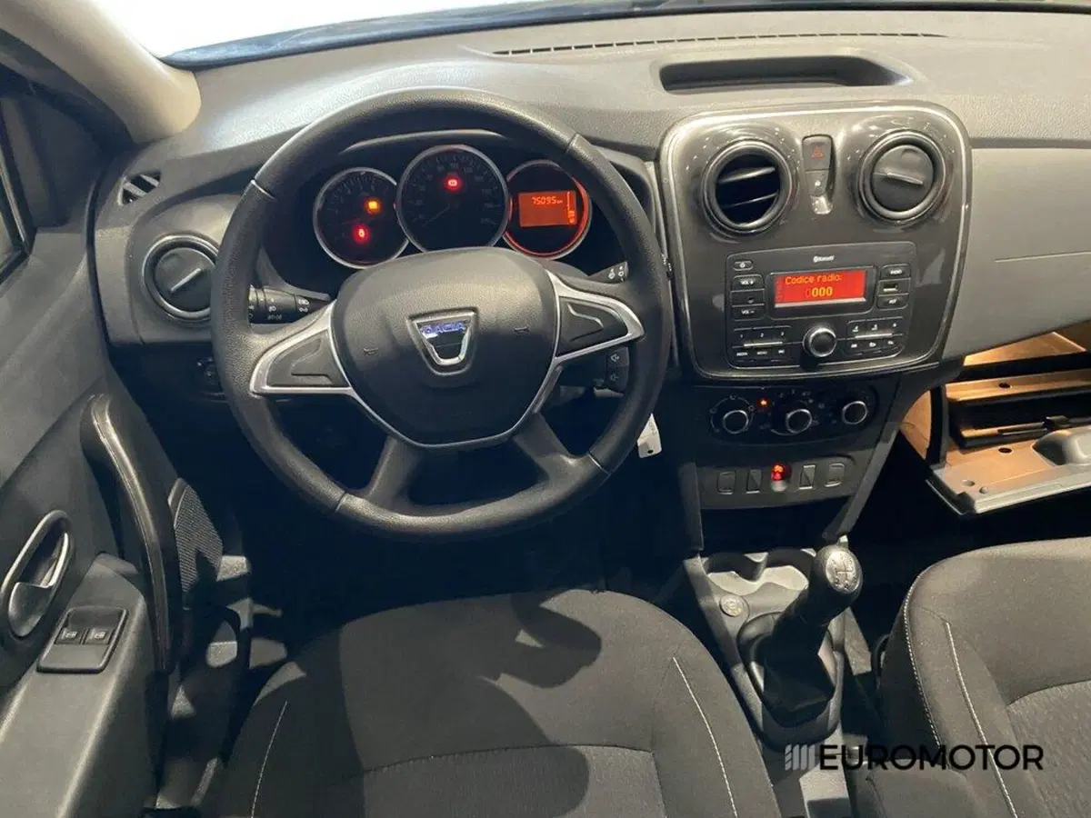 Dacia Sandero usata a Bari (13)