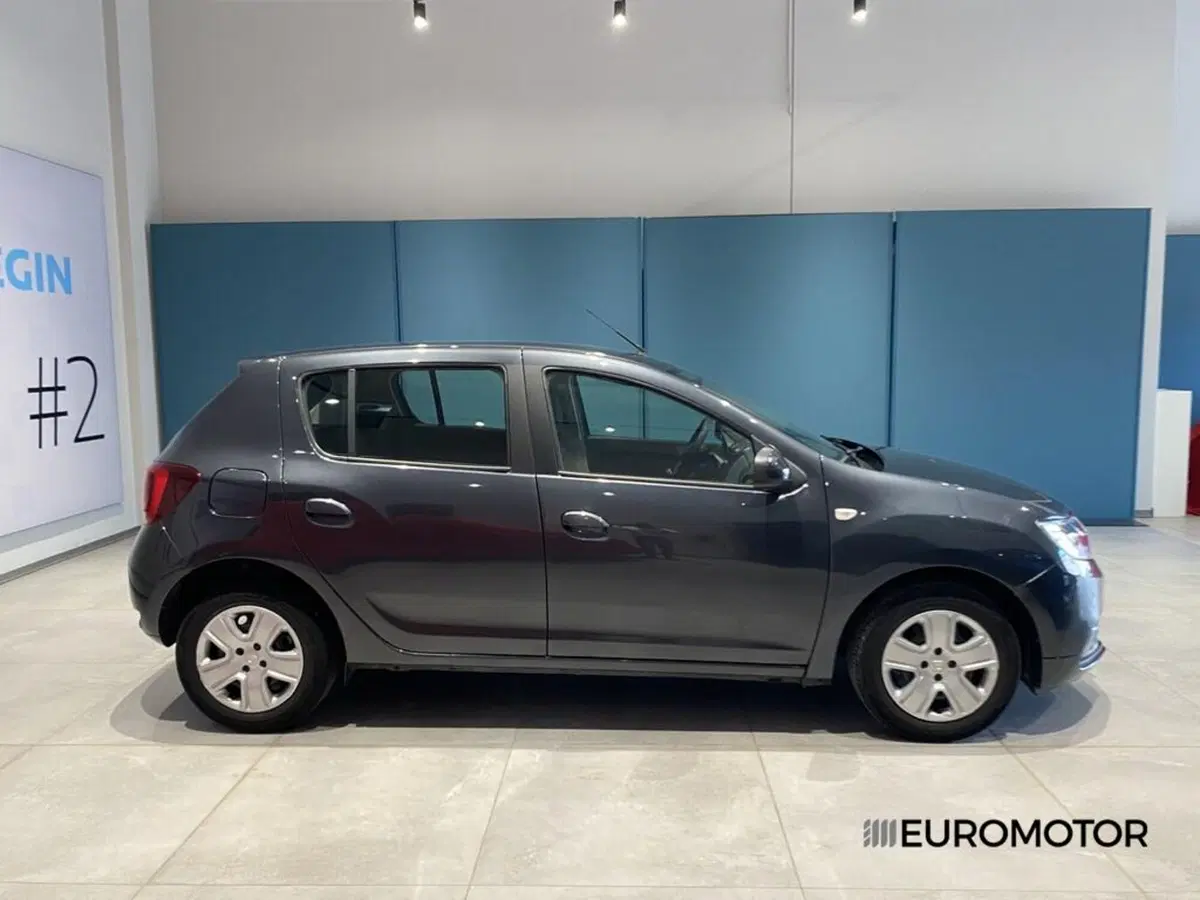 Dacia Sandero usata a Bari (4)