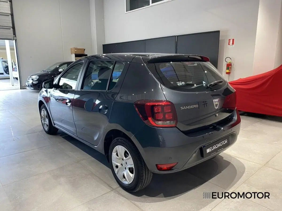 Dacia Sandero usata a Bari (7)