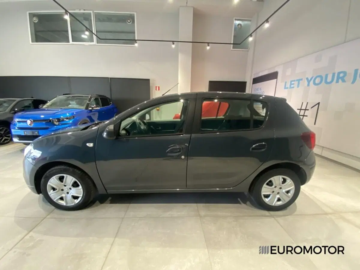 Dacia Sandero usata a Bari (8)