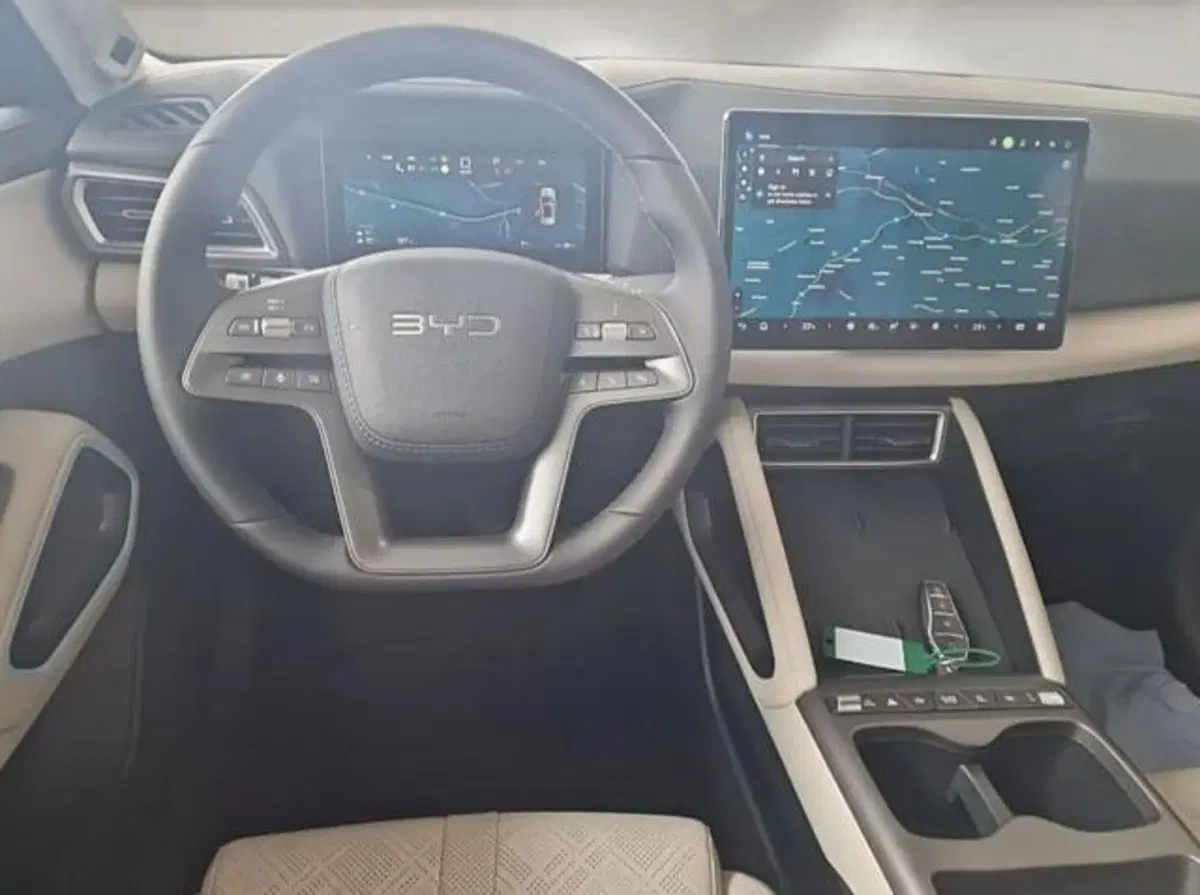 Byd Atto 2 DM-i nuova a Bologna (8)