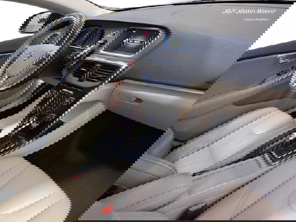 Volvo V40 Cross Country usata a Padova (14)