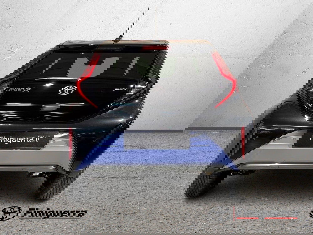 Toyota Aygo X nuova a Sondrio (3)