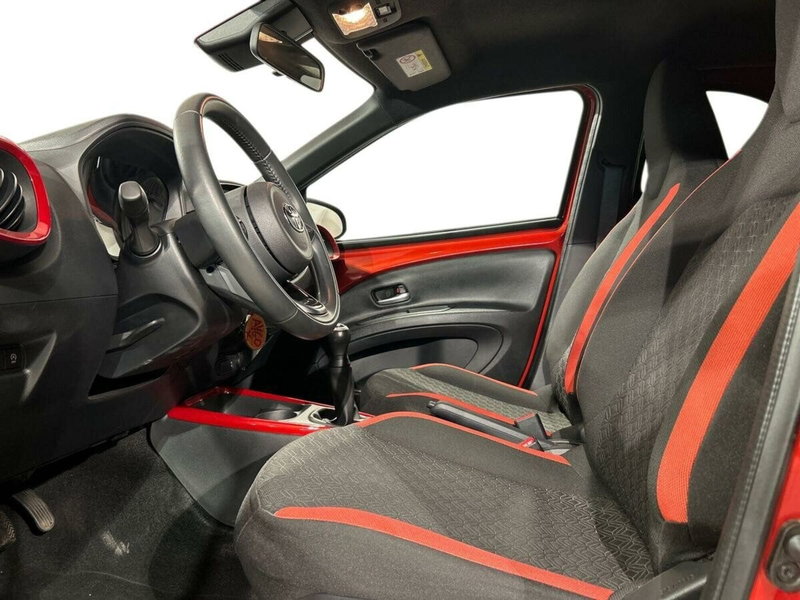 Toyota Aygo X usata a Lecco (9)