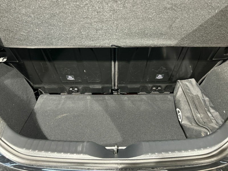 Toyota Aygo X usata a Lecco (11)