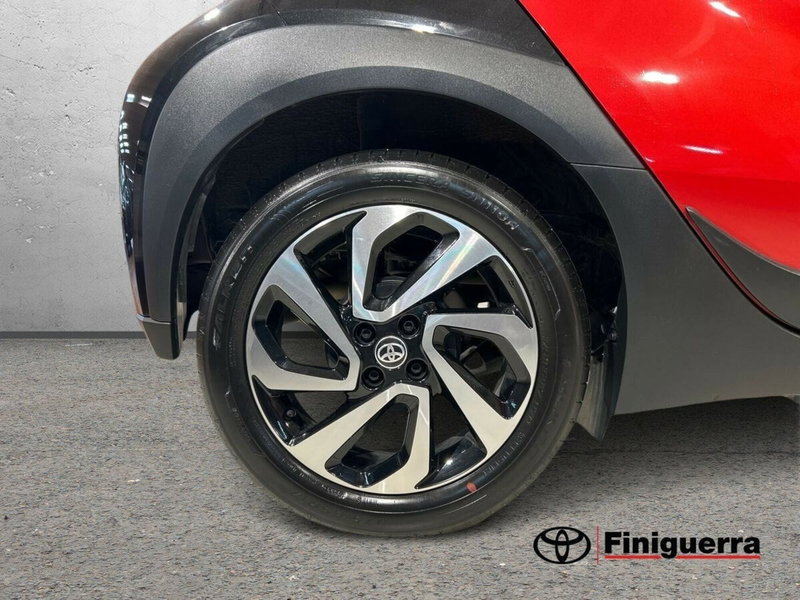 Toyota Aygo X usata a Lecco (7)