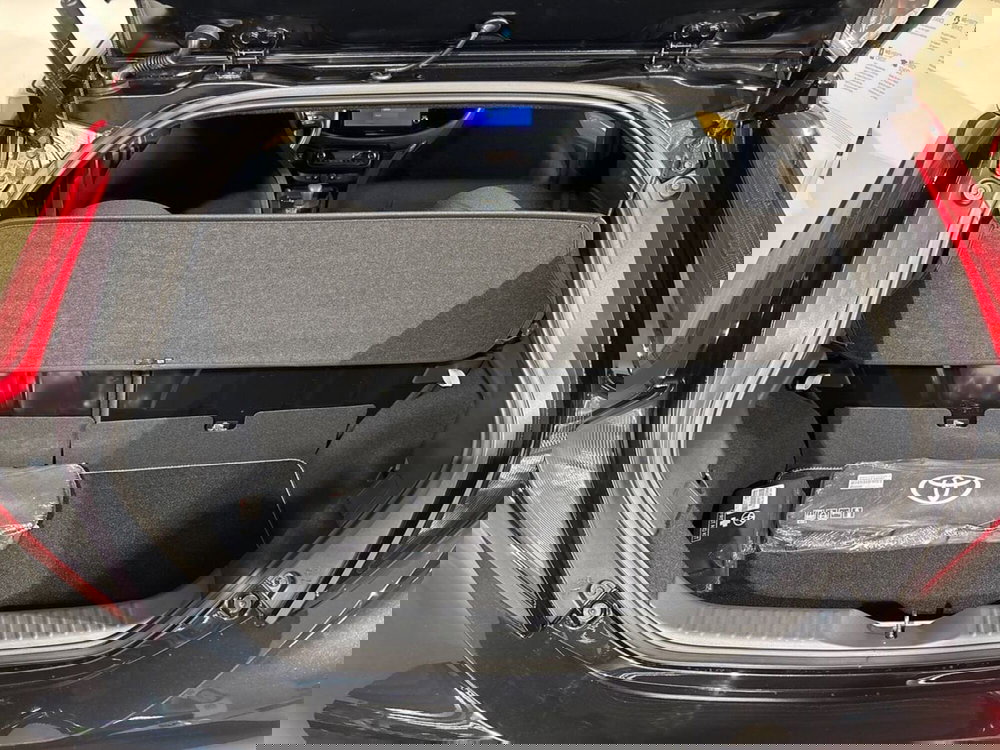 Toyota Aygo X nuova a Sondrio (12)