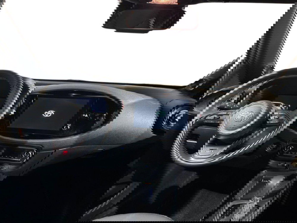 Toyota Aygo X nuova a Sondrio (8)