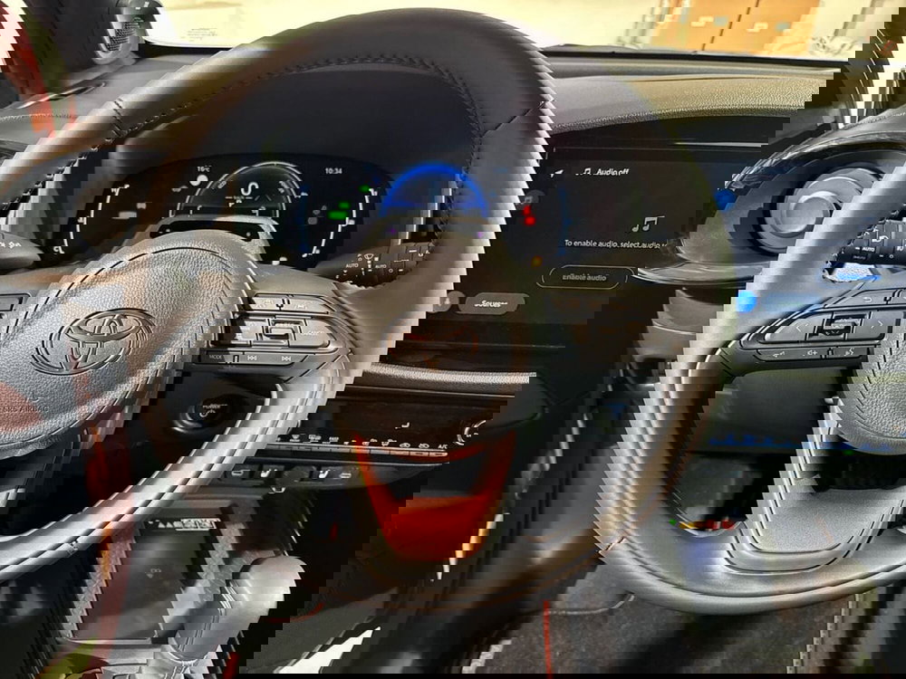 Toyota Aygo X nuova a Lecco (14)