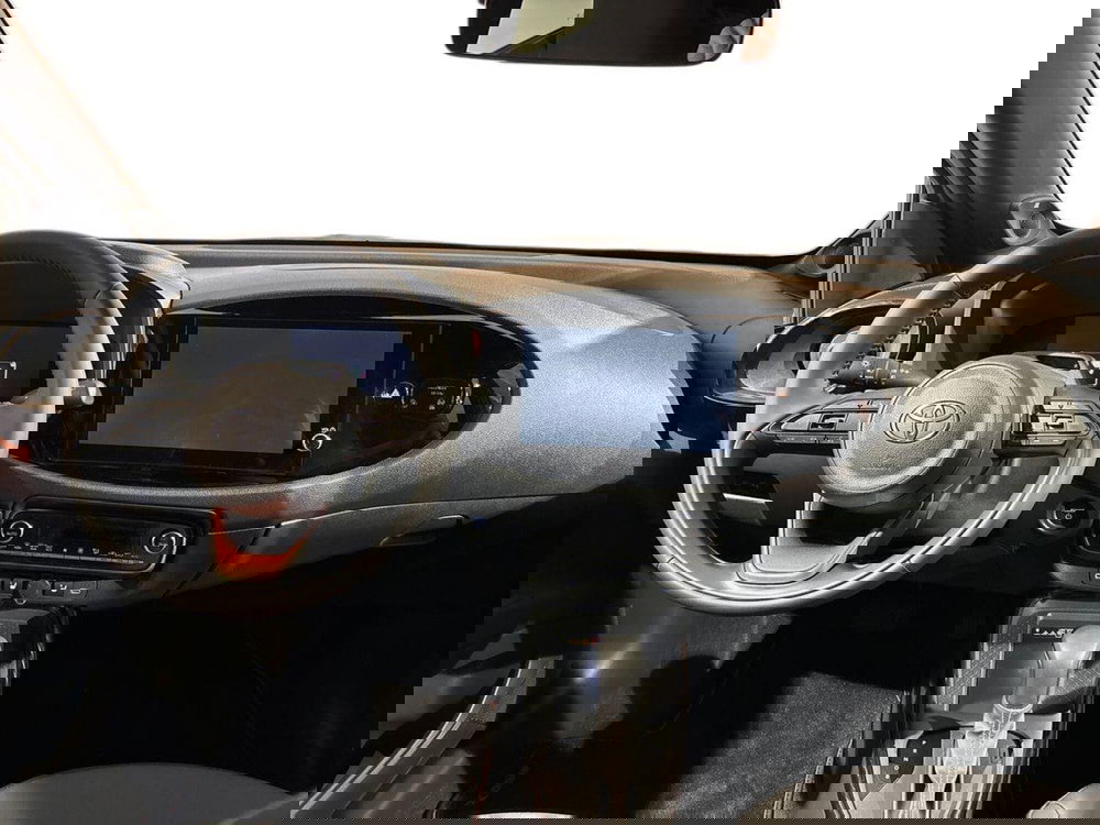 Toyota Aygo X nuova a Lecco (8)