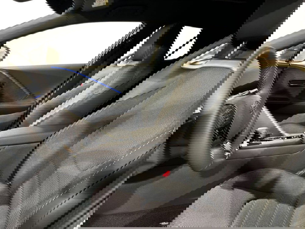 Toyota Toyota C-HR nuova a Lecco (15)