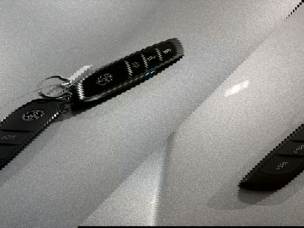 Toyota Toyota C-HR nuova a Lecco (17)