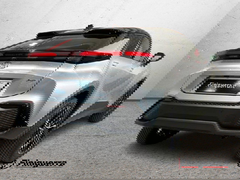 Toyota Toyota C-HR nuova a Lecco (4)