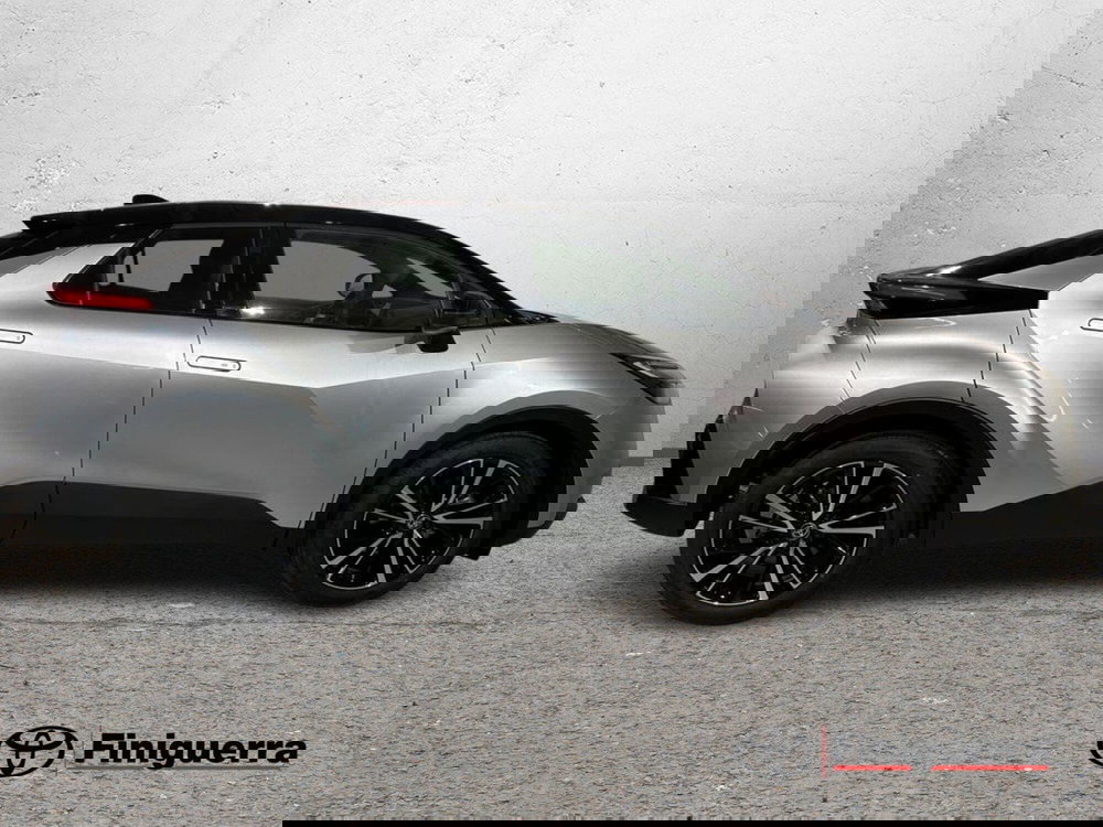 Toyota Toyota C-HR nuova a Lecco (5)