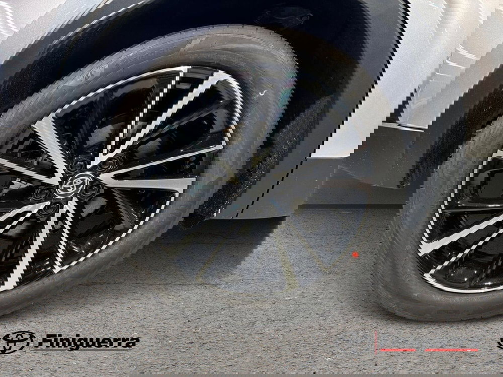 Toyota Toyota C-HR nuova a Lecco (7)