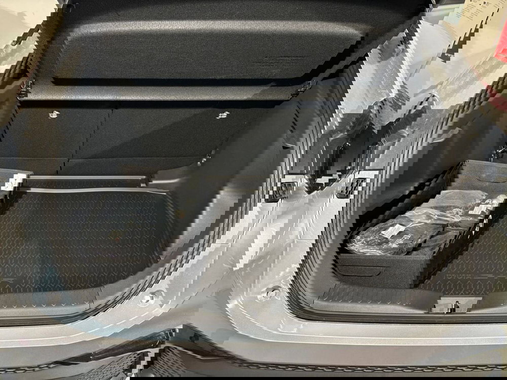 Toyota Toyota C-HR nuova a Lecco (8)