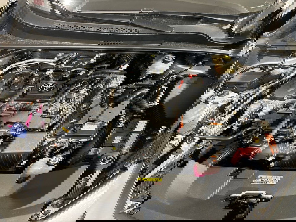 Toyota Toyota C-HR nuova a Lecco (9)