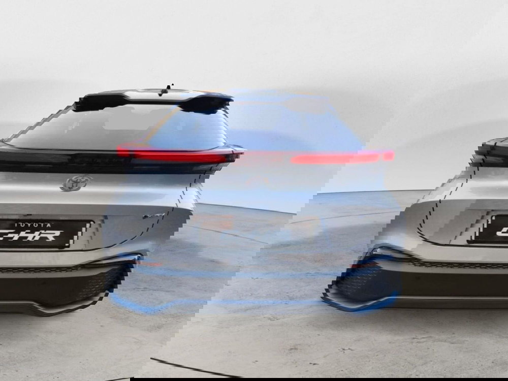 Toyota Toyota C-HR nuova a Lecco (5)