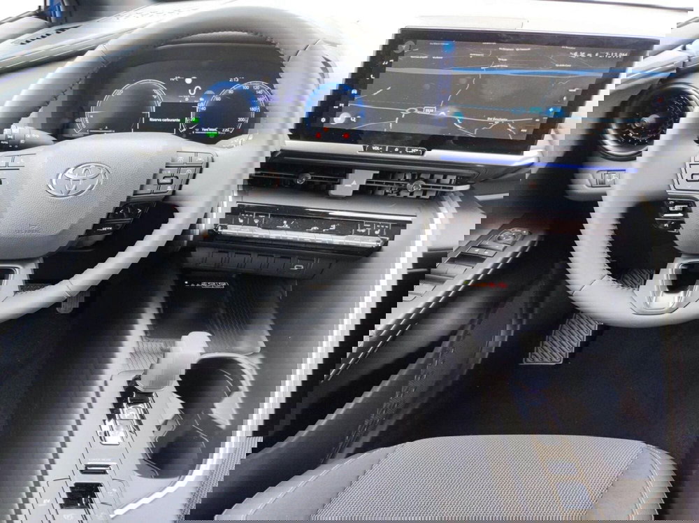 Toyota Toyota C-HR nuova a Lecco (7)