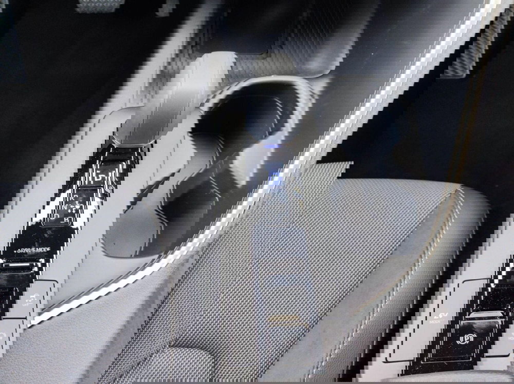 Toyota Toyota C-HR nuova a Lecco (8)