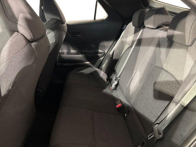 Toyota Toyota C-HR nuova a Lecco (11)