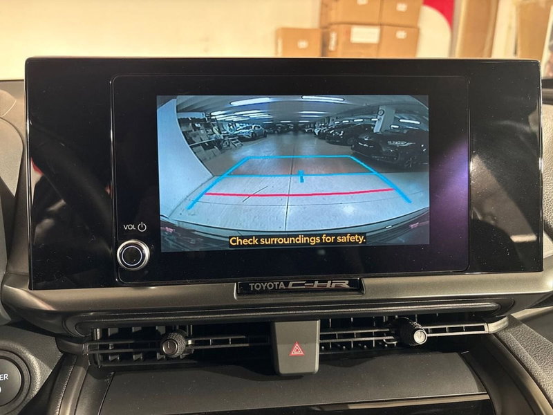 Toyota Toyota C-HR nuova a Lecco (14)