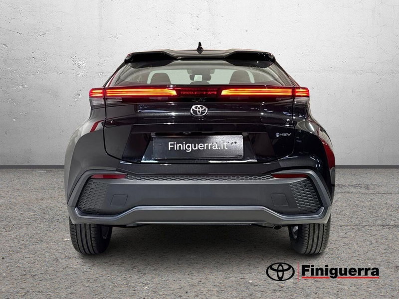 Toyota Toyota C-HR nuova a Lecco (3)