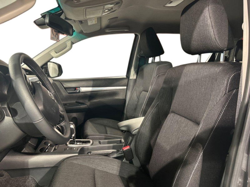 Toyota Hilux nuova a Lecco (10)