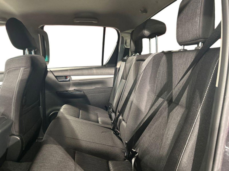 Toyota Hilux nuova a Lecco (11)