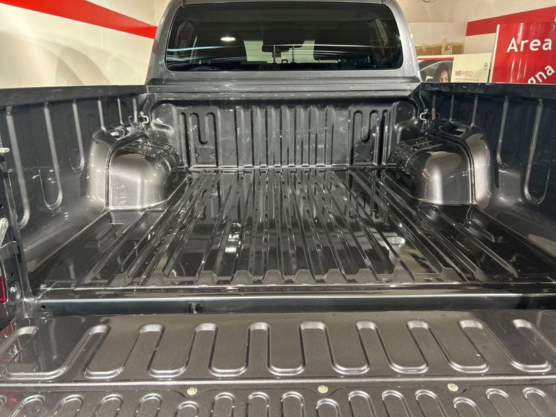 Toyota Hilux nuova a Lecco (12)