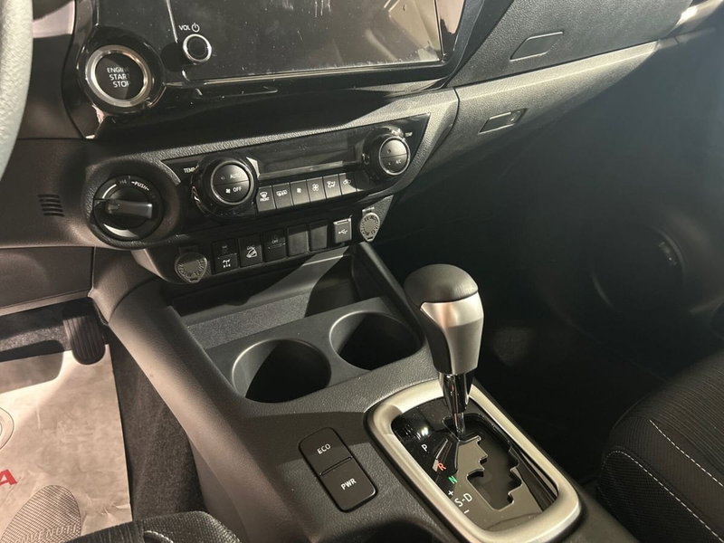 Toyota Hilux nuova a Lecco (13)