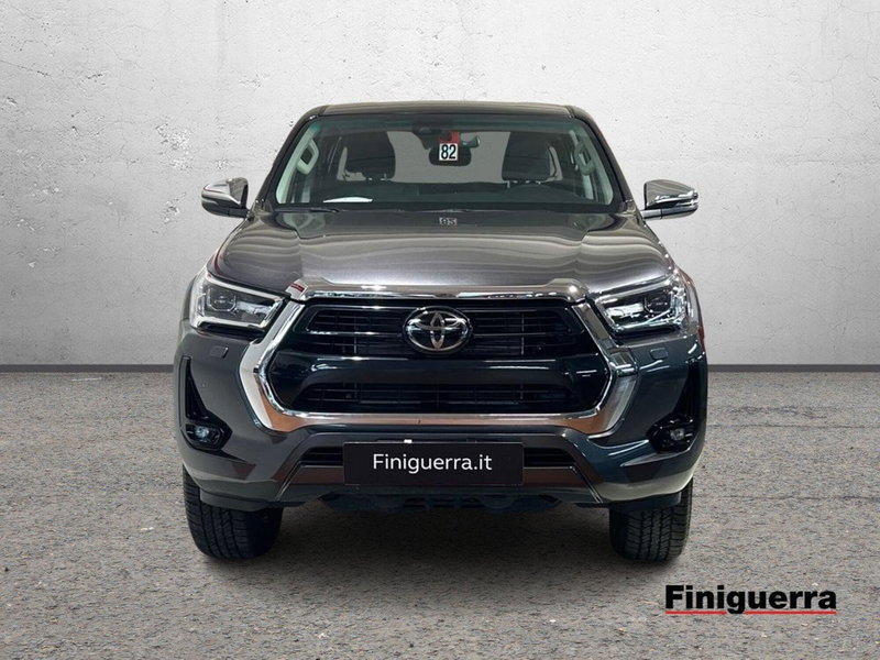 Toyota Hilux nuova a Lecco (2)