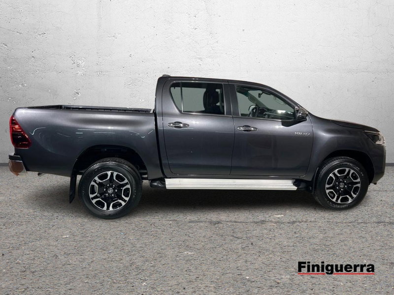 Toyota Hilux nuova a Lecco (5)