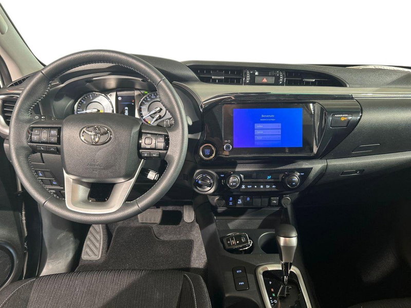 Toyota Hilux nuova a Lecco (8)