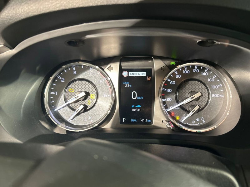 Toyota Hilux nuova a Lecco (9)