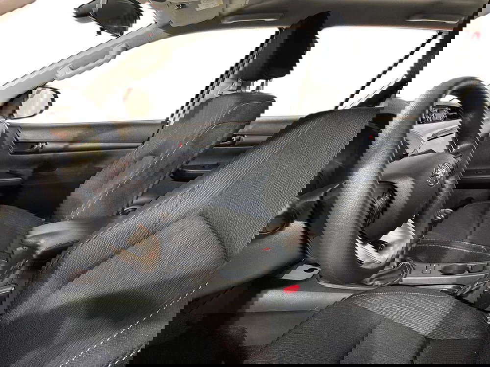 Toyota Hilux nuova a Lecco (10)