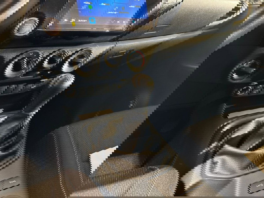 Toyota Hilux nuova a Lecco (14)