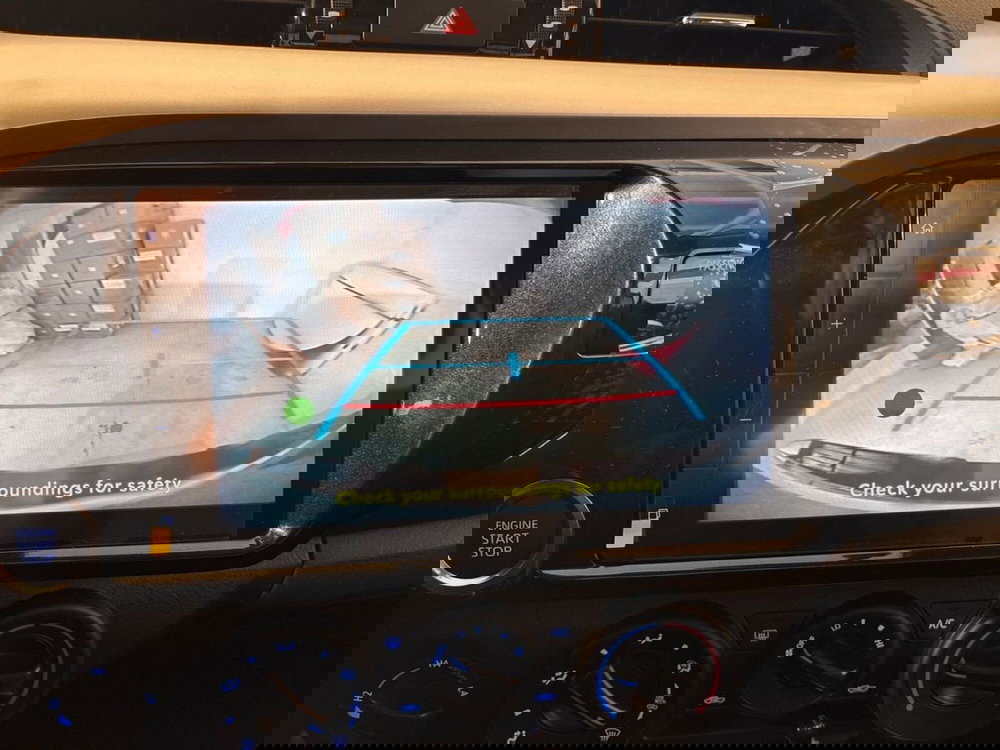 Toyota Hilux nuova a Lecco (15)