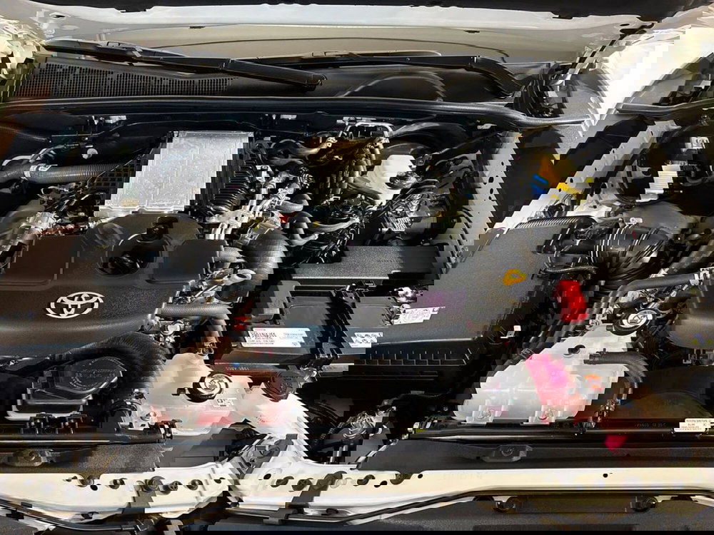 Toyota Hilux nuova a Lecco (16)